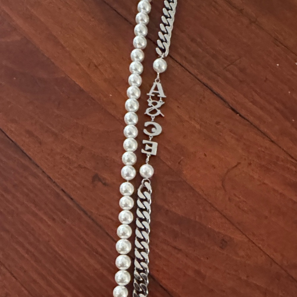 Elegant Silver and Pearl Necklace. One piece - Picture 3 of 5